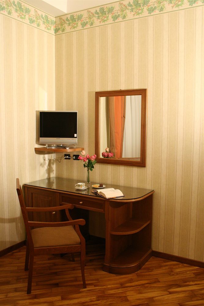 Couette-café Beccaria A Piazza Del Popolo 2*