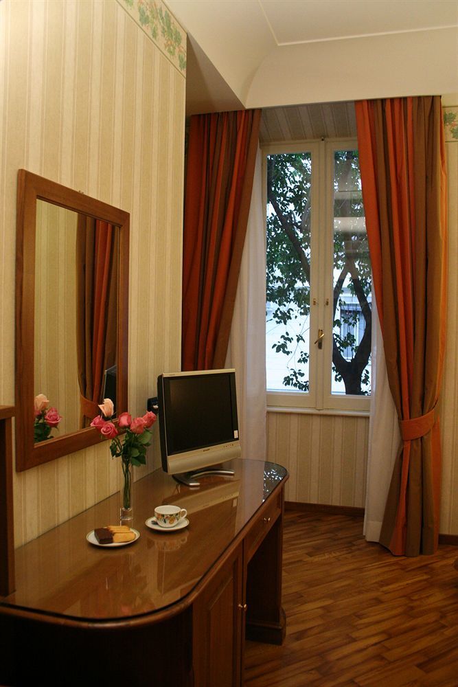 Beccaria A Piazza Del Popolo Couette-café Rome